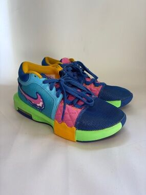 Nike LeBron Witness 8 I Promise School  Size Men 8.5 Women 10.5